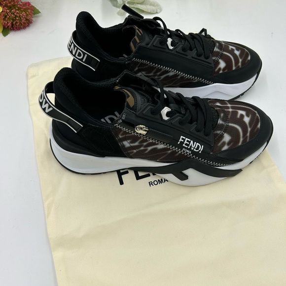 Women’s Fendi flow sneakers size 39 made in Italy - Picture 8 of 9